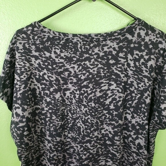 Halston Studio Black/Gray Animal Print Abstract Short Sleeve Stretchy Tshirt XL - Picture 6 of 10